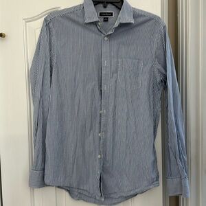 Club Room men’s button down shirt, size Small